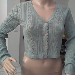 BNWOT CUPCAKE CROP TOP SZ. SM SUPER LIGHT KNIT SCALLOP CUFFS / NECKLINE